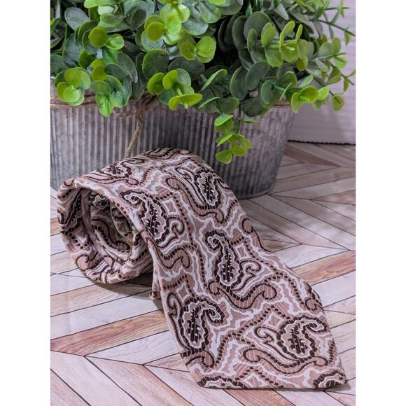 Vintage 100% Dacron Polyester Brown Tan White Paisley Necktie Tie Textured VTG - Picture 1 of 5